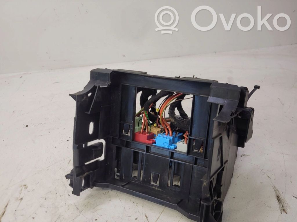 Fuse box set   8X0971845A