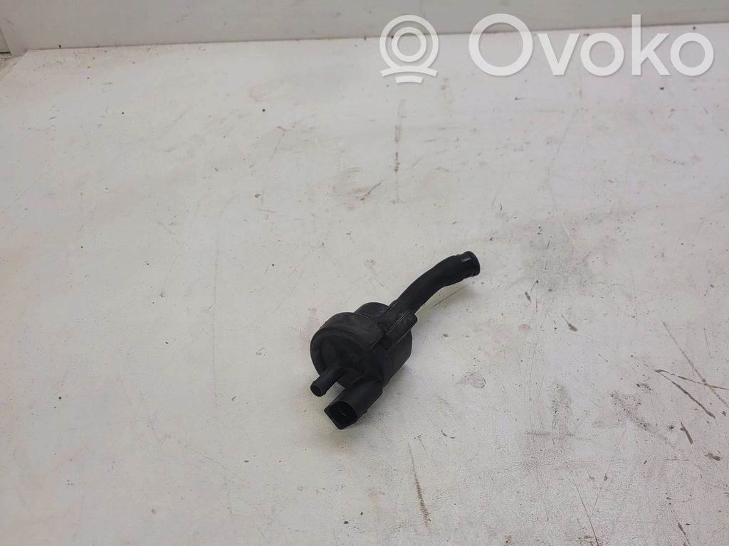 Audi A4 S4 B6 8E 8H Válvula de vacío 