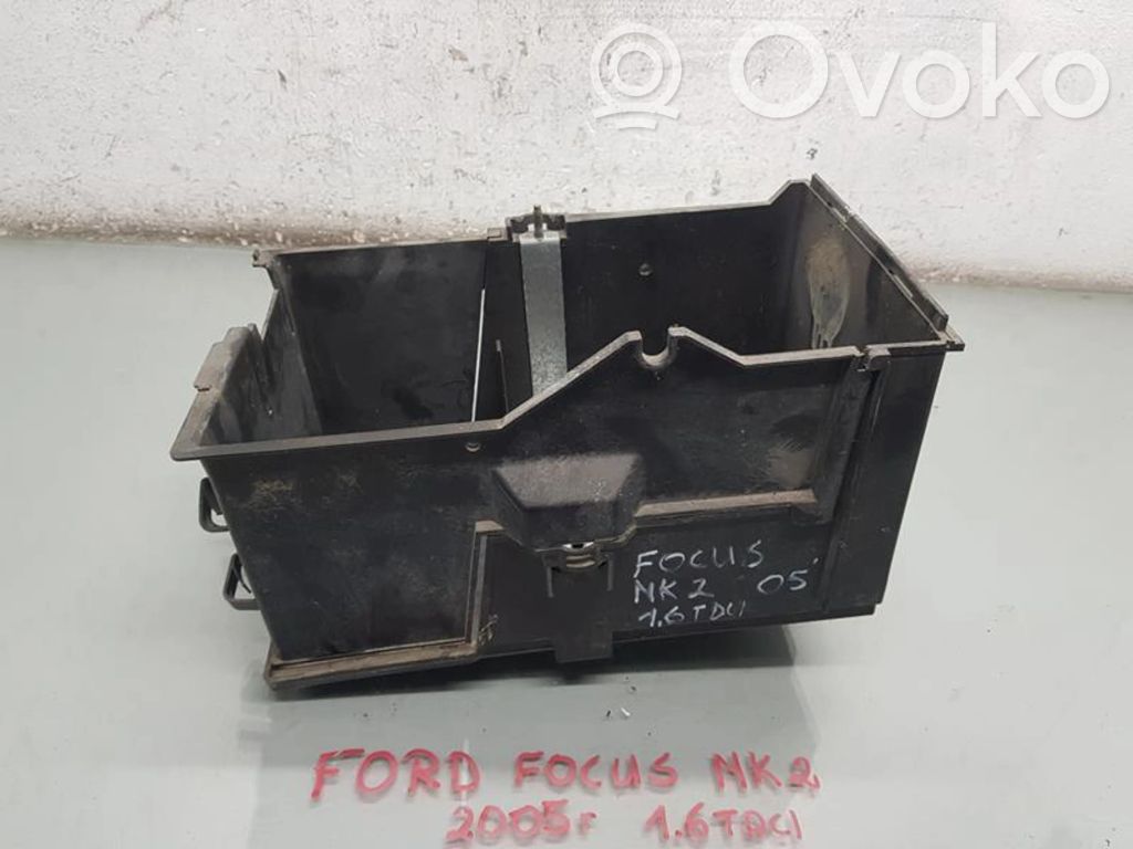 Ford Focus Akkulaatikon alusta 