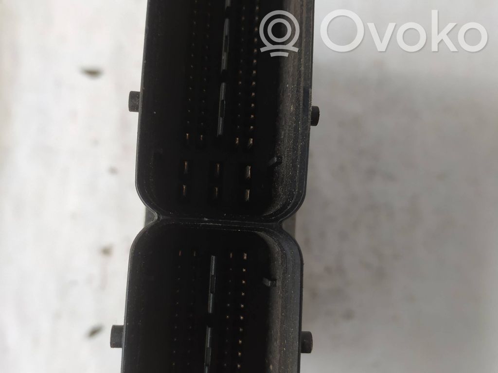 Volkswagen PASSAT B6 Engine control unit/module 