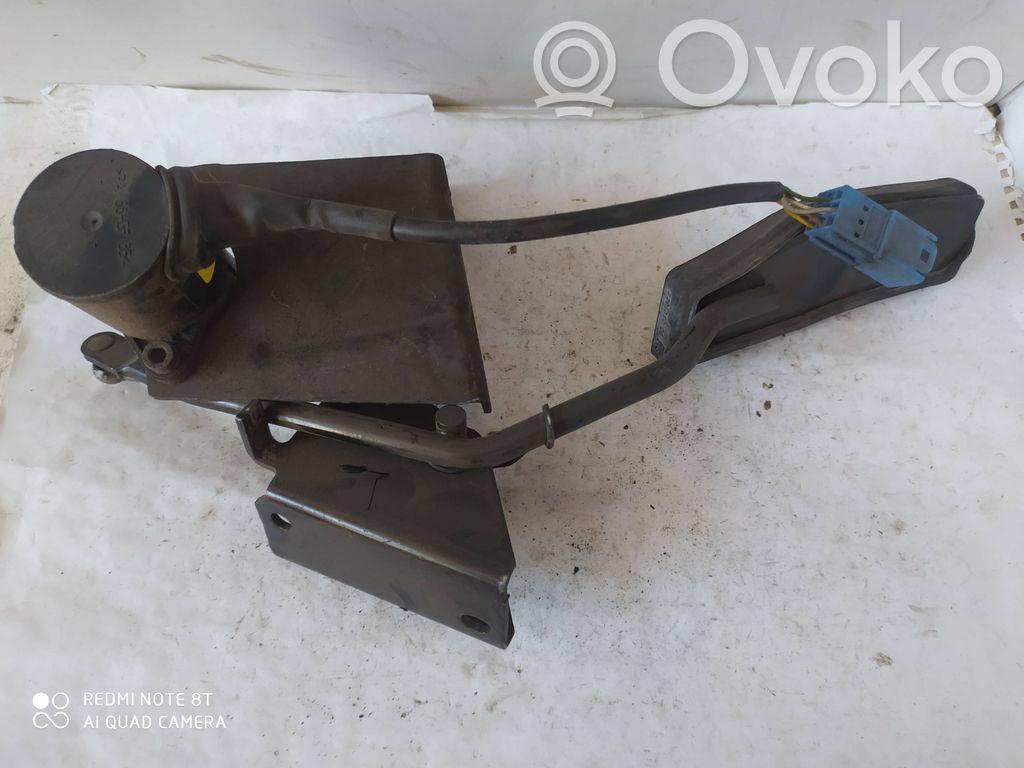 Opel Vectra B Czujnik położenia pedału gazu / przyspieszenia 