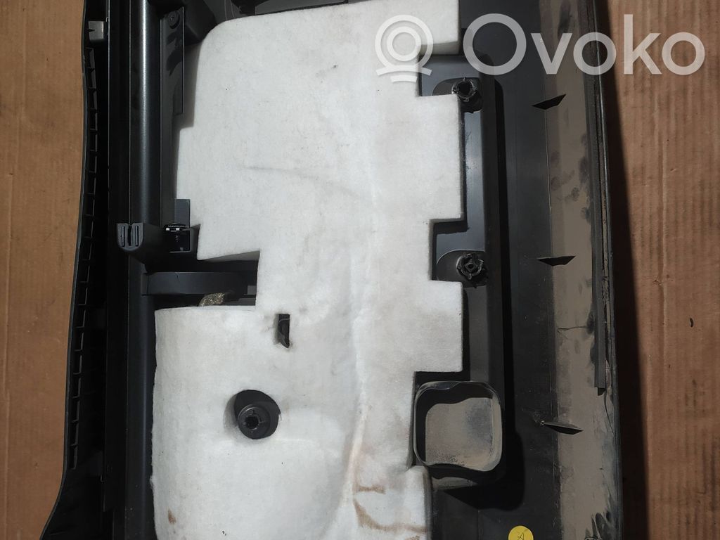 Audi Q7 4L Poszycie / Tapicerka tylnej klapy bagażnika 