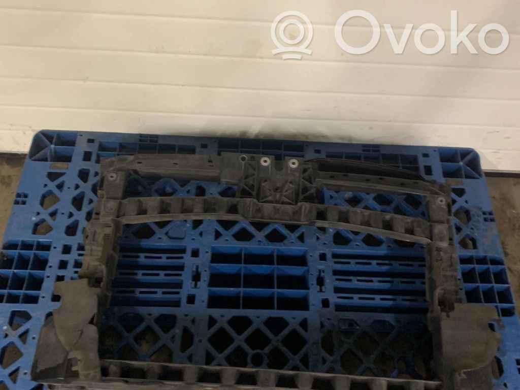 Volkswagen Golf VI Pas przedni 