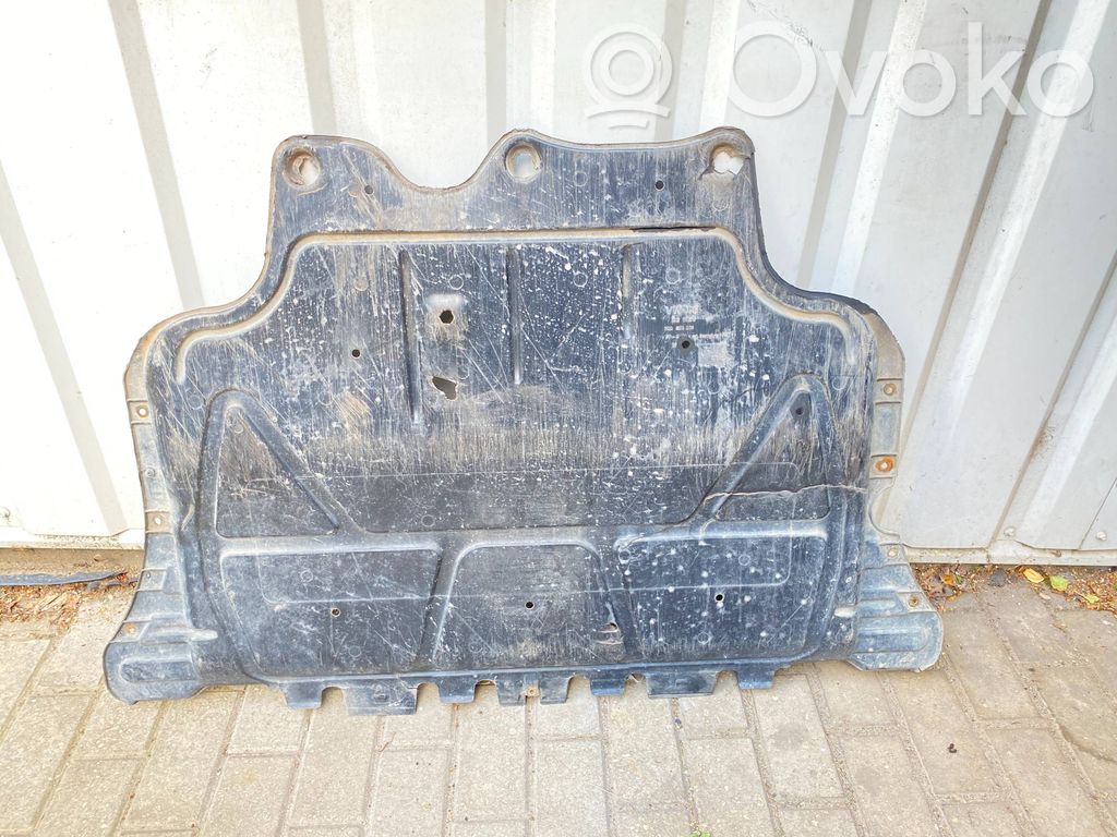 Volkswagen PASSAT B8 Osłona dolna silnika 