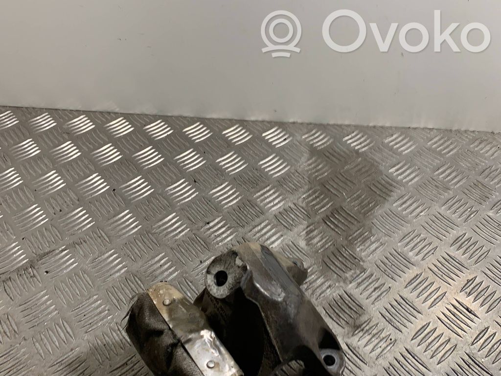 Audi Q7 4M Engine mounting bracket 