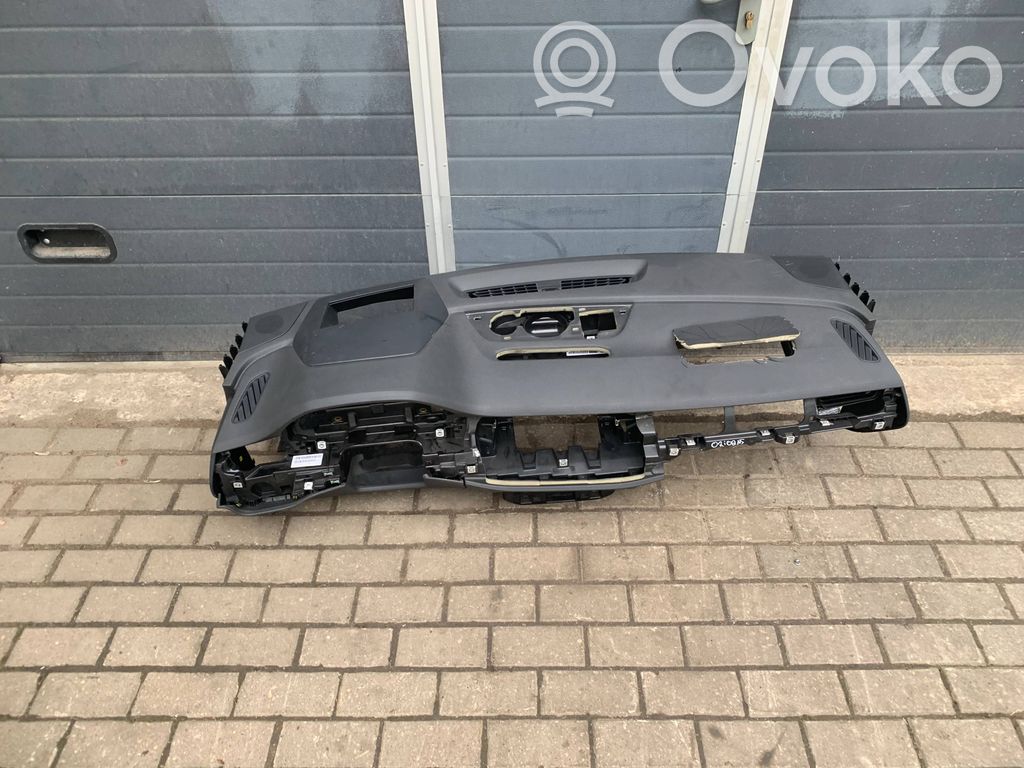 Panelis   4M1858005