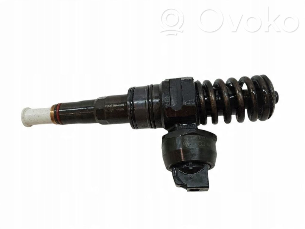 Volkswagen PASSAT B6 Inyector de combustible 