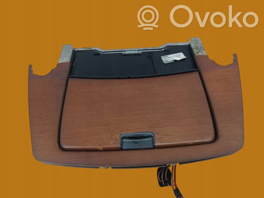 BMW 7 E65 E66 Peleninė panelėje 