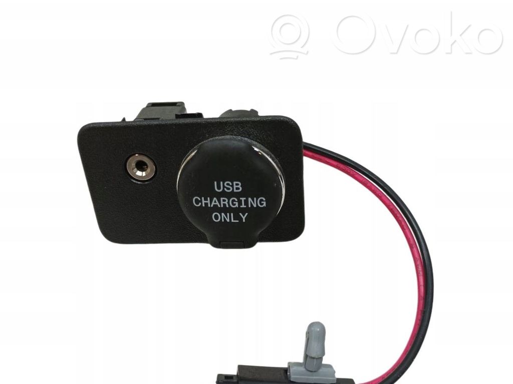 Enchufe conector USB   DM5T19A164AA