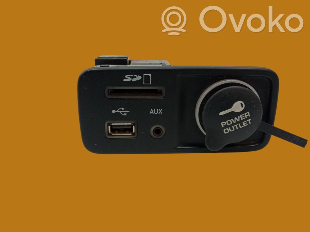 Enchufe conector USB   68139536AC