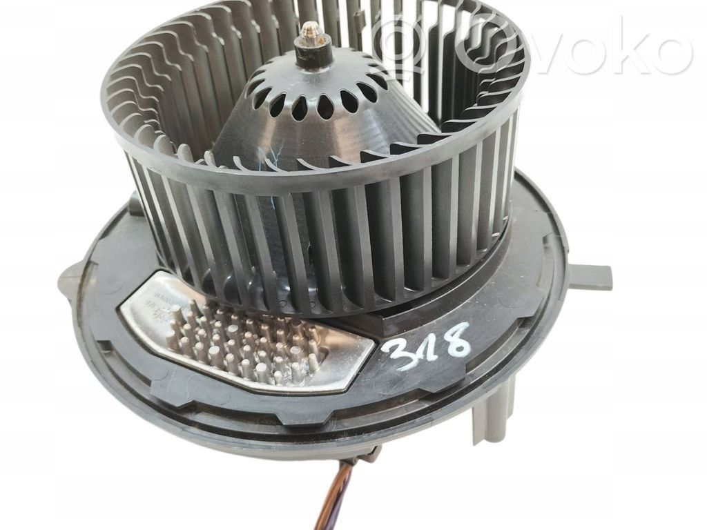 Skoda Superb B8 (3V) Lämmittimen puhallin 