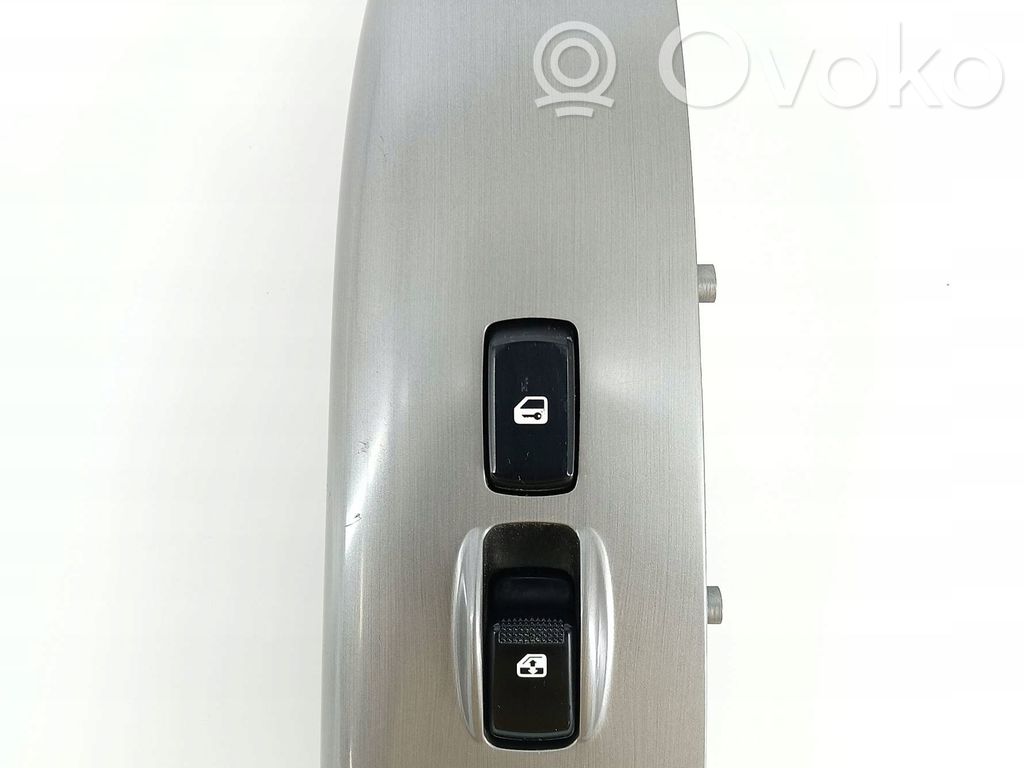 Interruptor de la ventanilla de ventilación   935754D120OT