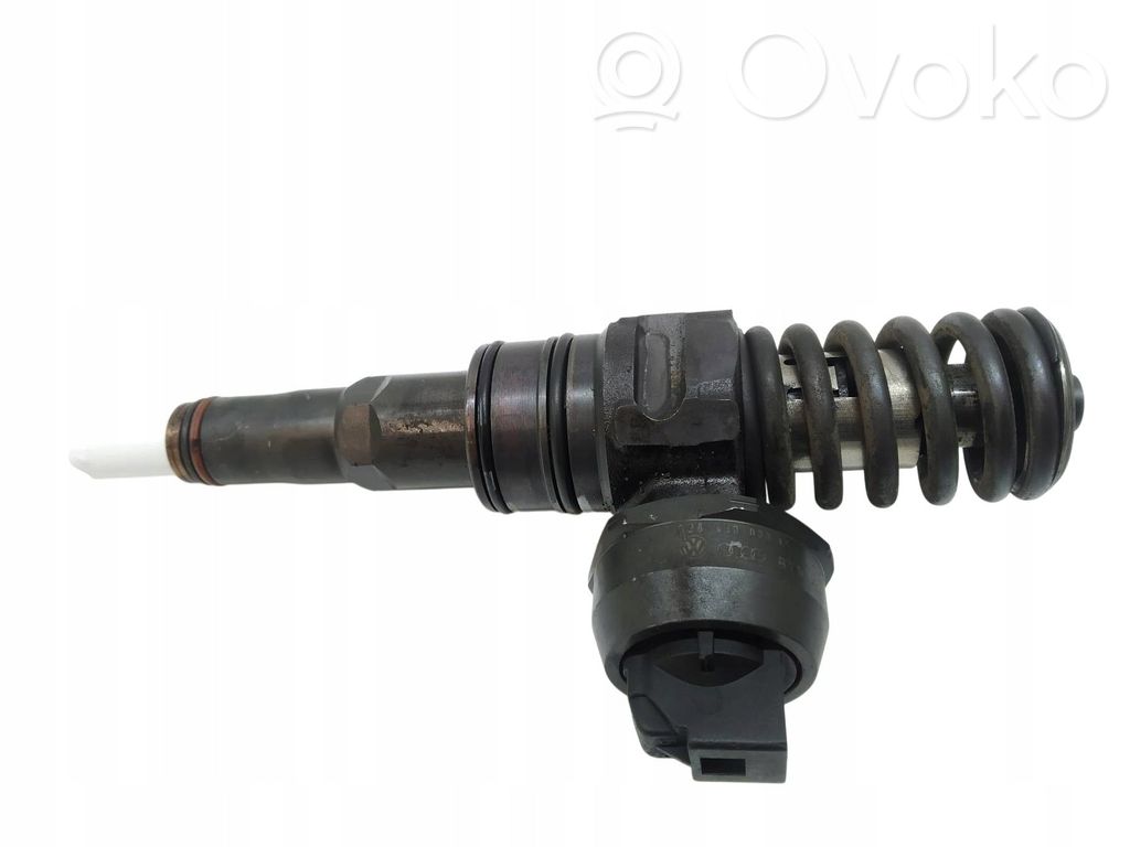 Volkswagen PASSAT B6 Injector combustibil