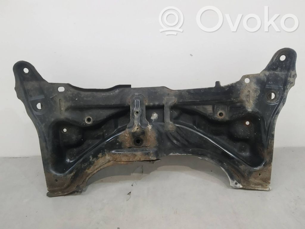 Toyota Yaris Priekinis traversas