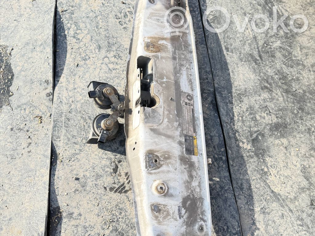 Volkswagen Amarok Staffa del pannello di supporto del radiatore parte superiore 