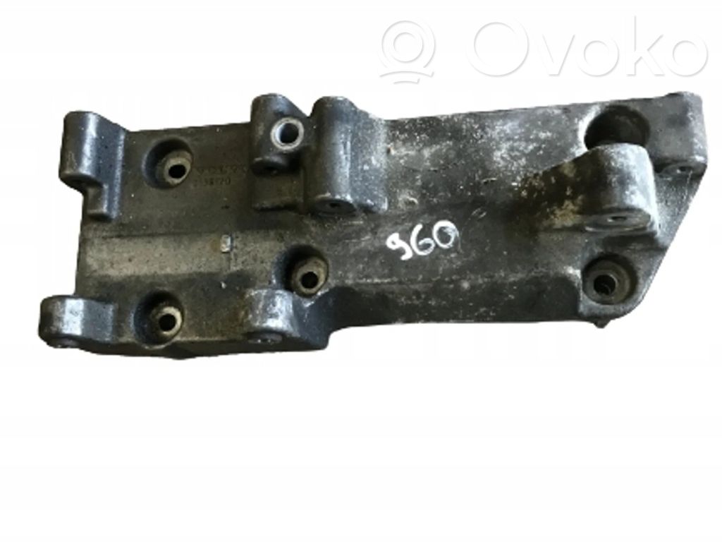 Volvo 960 Engine mounting bracket 