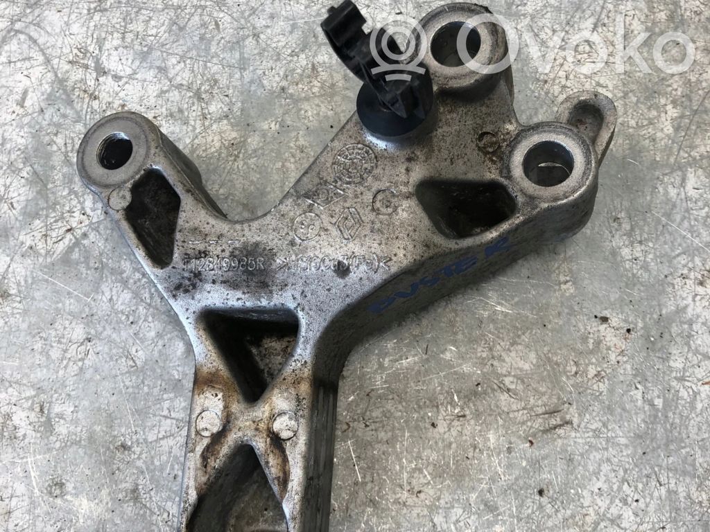 Dacia Duster Engine mount bracket 