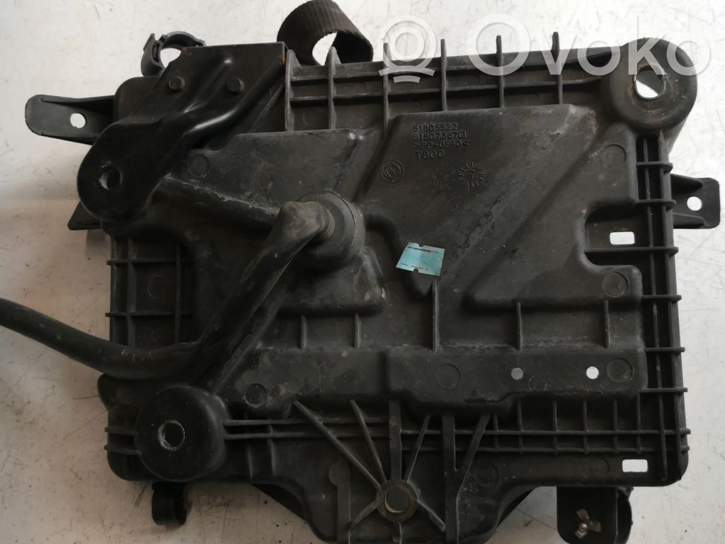 Fiat Qubo Akumuliatoriaus laikiklis 