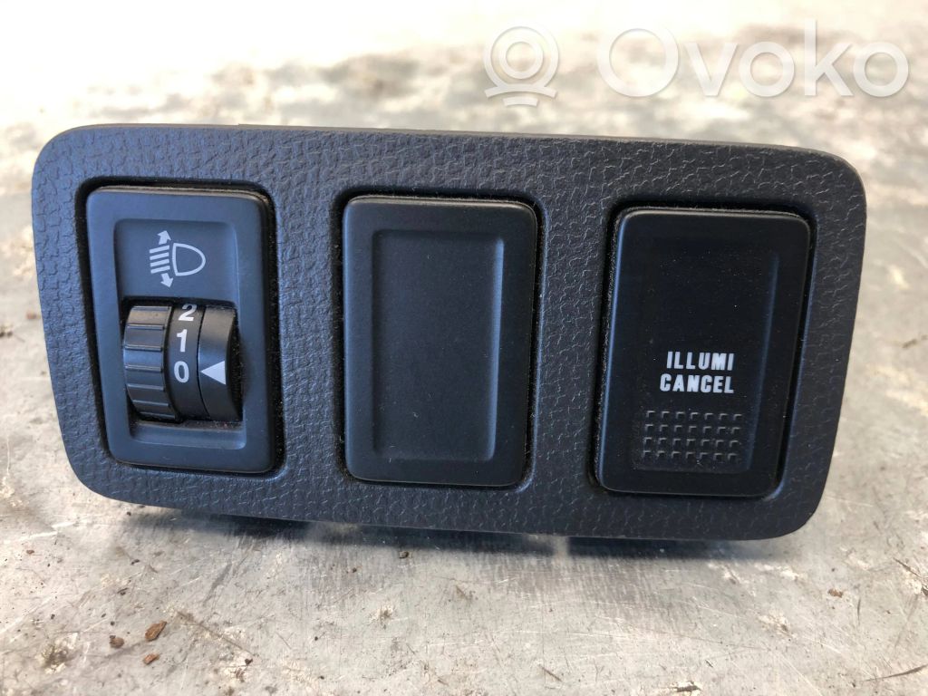Suzuki Swift I Light switch 
