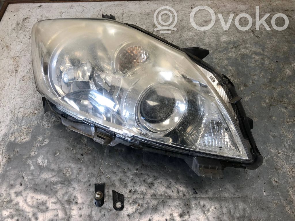 Toyota Auris 150 Lampa przednia 