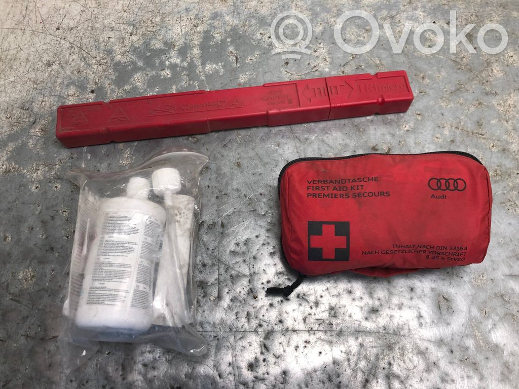 Audi A4 S4 B8 8K Avarinis ženklas 