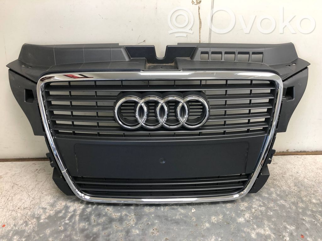 Audi A3 S3 8P Etupuskurin ylempi jäähdytinsäleikkö 
