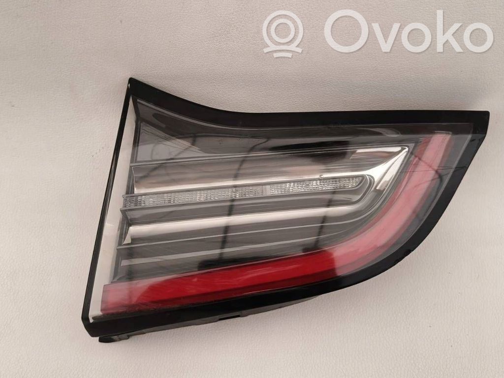 Volkswagen Golf VII Aizmugurējais lukturis pārsegā 