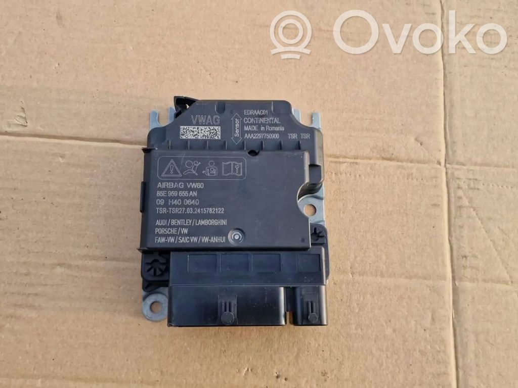 Volkswagen Golf VIII Airbag control unit/module 