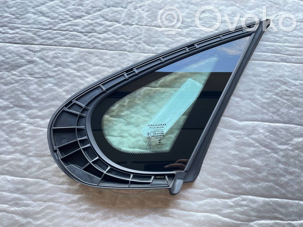 Jaguar XE Ventanilla de ventilación de la puerta trasera 