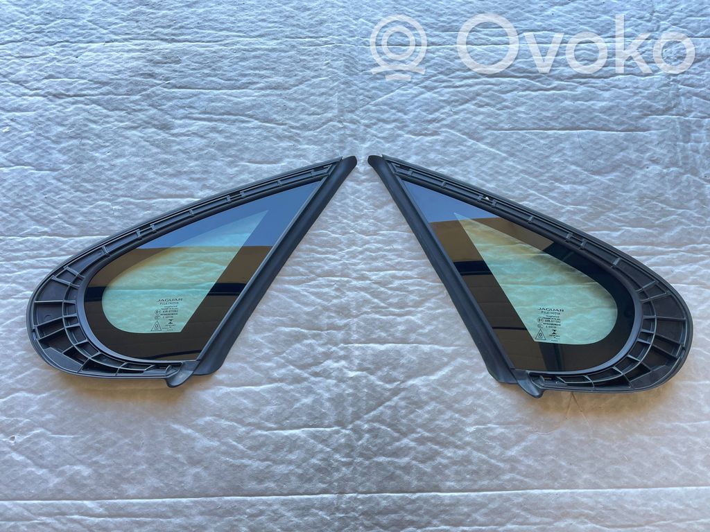 Jaguar XE Ventanilla de ventilación de la puerta trasera 