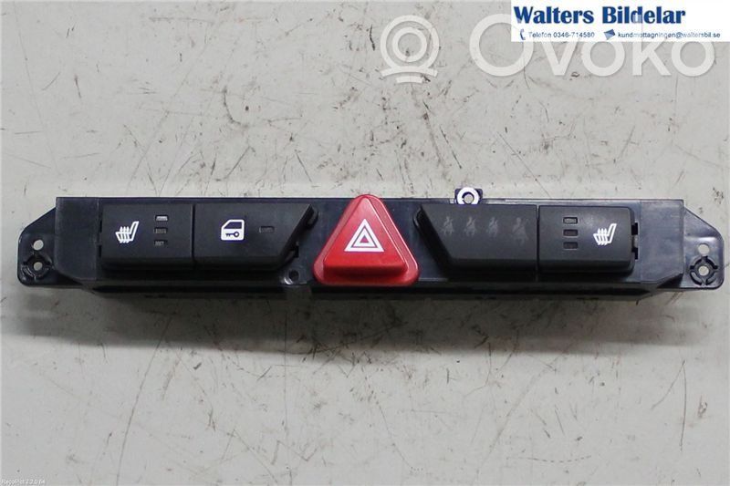 Hazard light switch   937001H000010