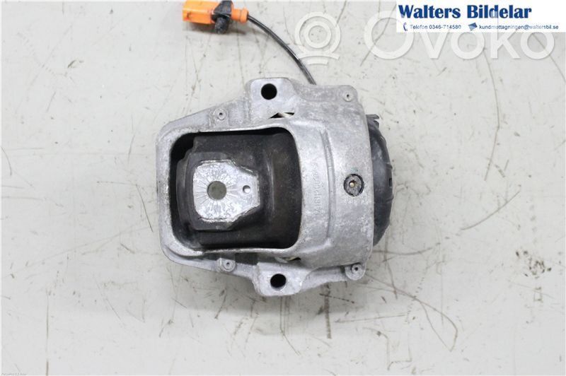 Audi Q5 SQ5 8R Engine mounting bracket 