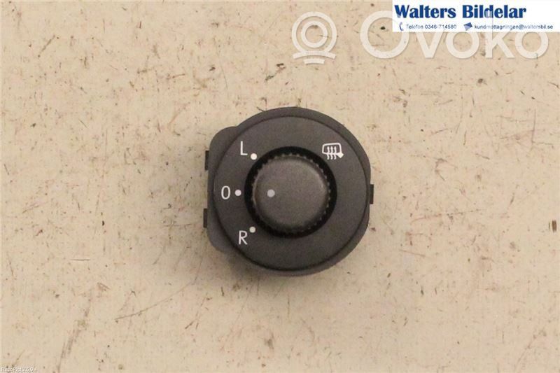 Volkswagen Beetle A5 Wing mirror switch 
