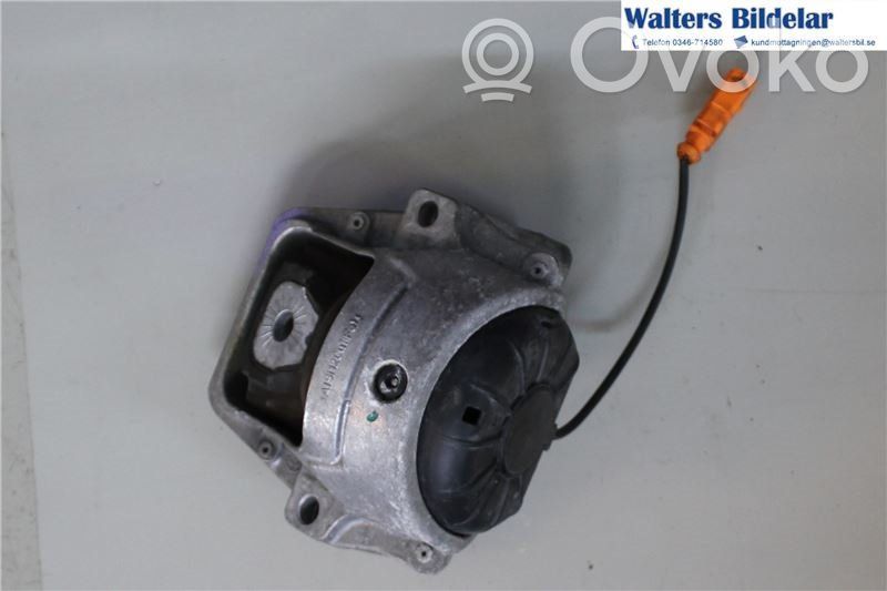 Audi Q5 SQ5 8R Engine mounting bracket 
