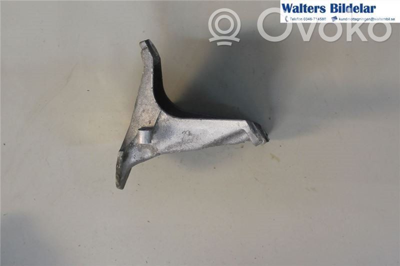 Audi R8 42 Engine mounting bracket 
