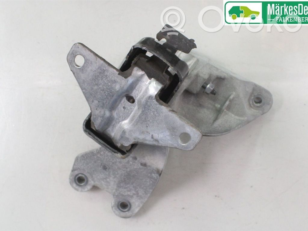 Volkswagen Amarok Engine mounting bracket 