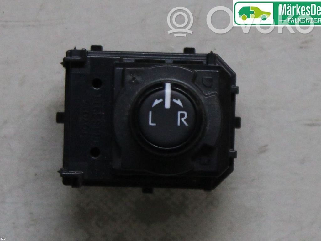 Toyota Yaris XP210 Wing mirror switch 