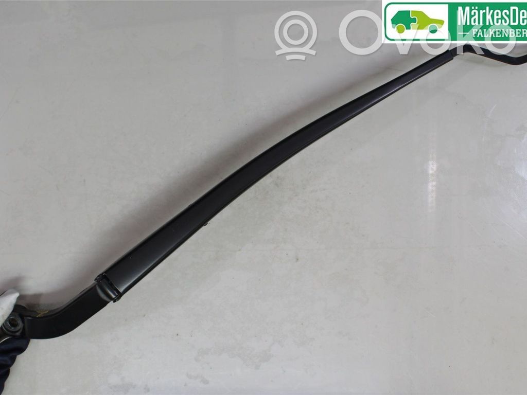 Toyota RAV 4 (XA50) Front wiper blade arm 