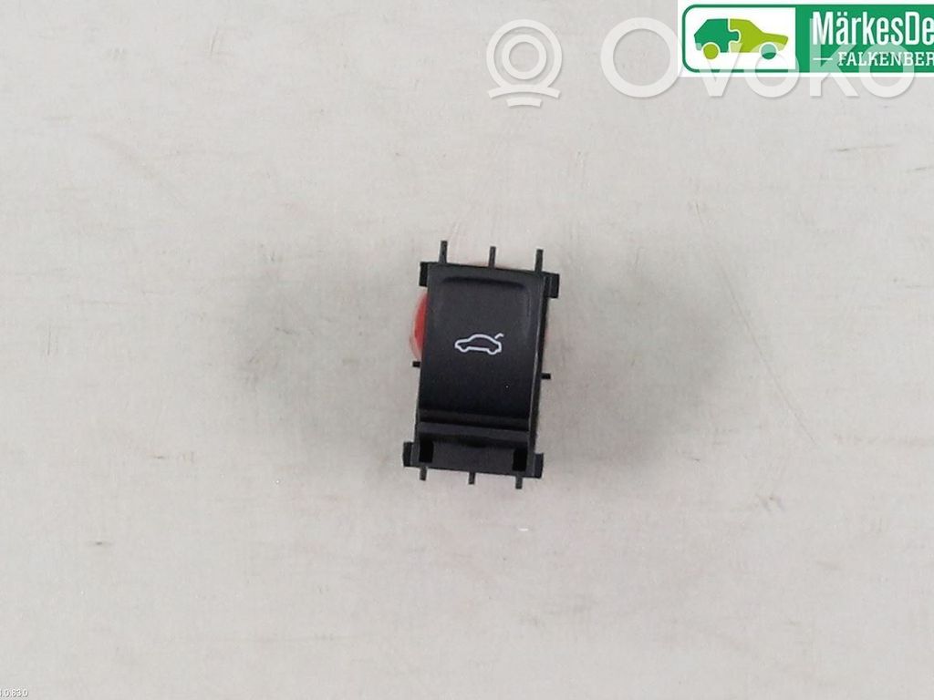 Volkswagen PASSAT B8 Tailgate/boot open switch button 