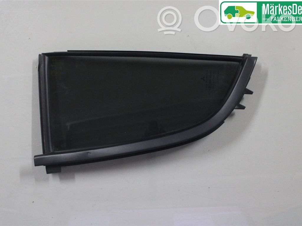 Mitsubishi L200 Ventanilla de ventilación de la puerta trasera 