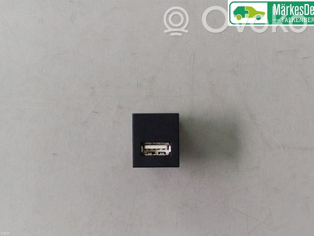 Toyota Yaris XP210 Connettore plug in USB