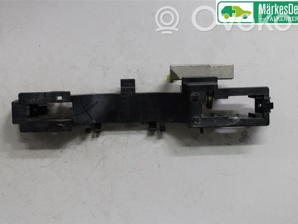 Manecilla externa puerta delantera