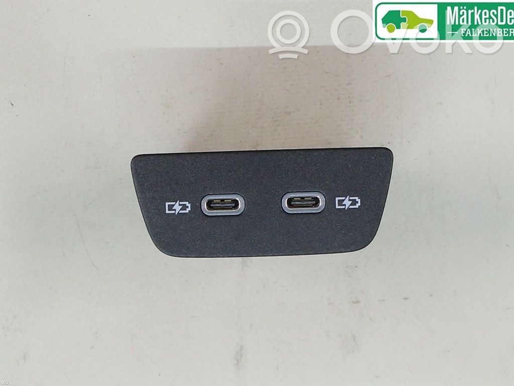 Volkswagen Golf VIII Connettore plug in USB 