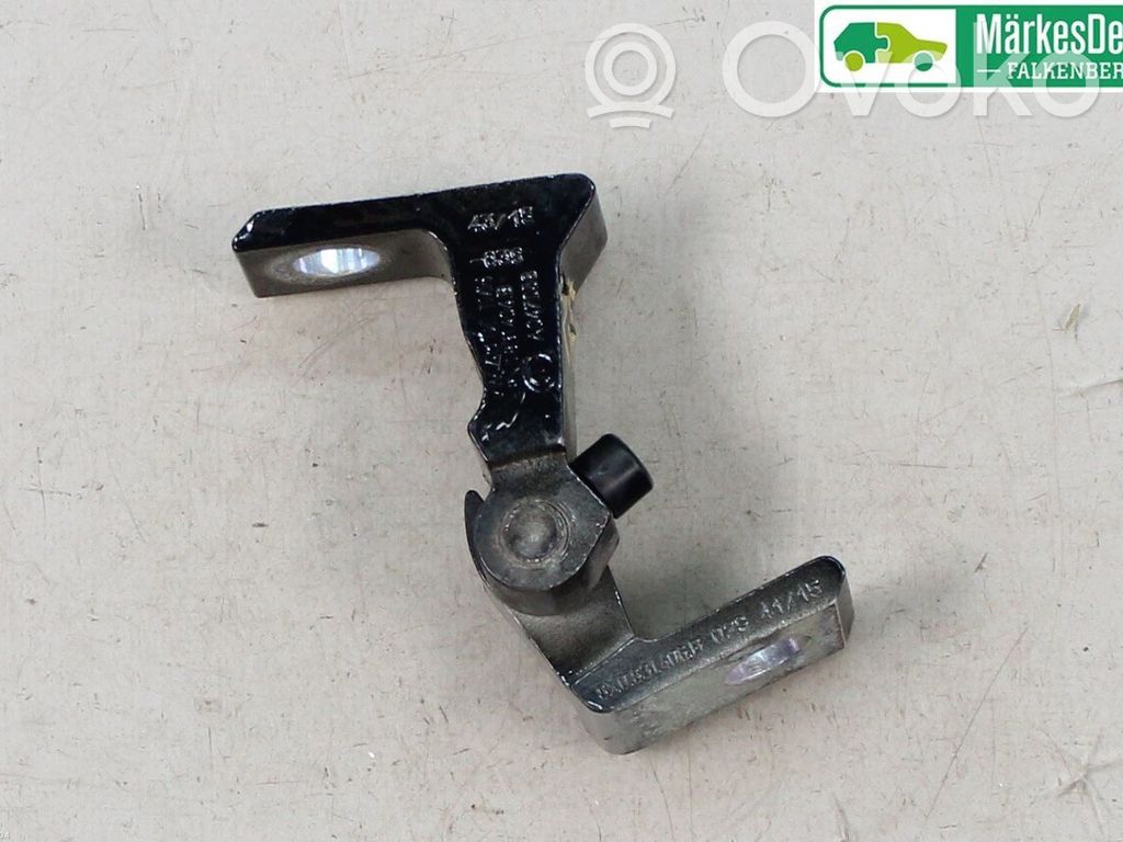 Bisagra inferior puerta delantera   8K0831402E,8X0831404B,8X0831404B