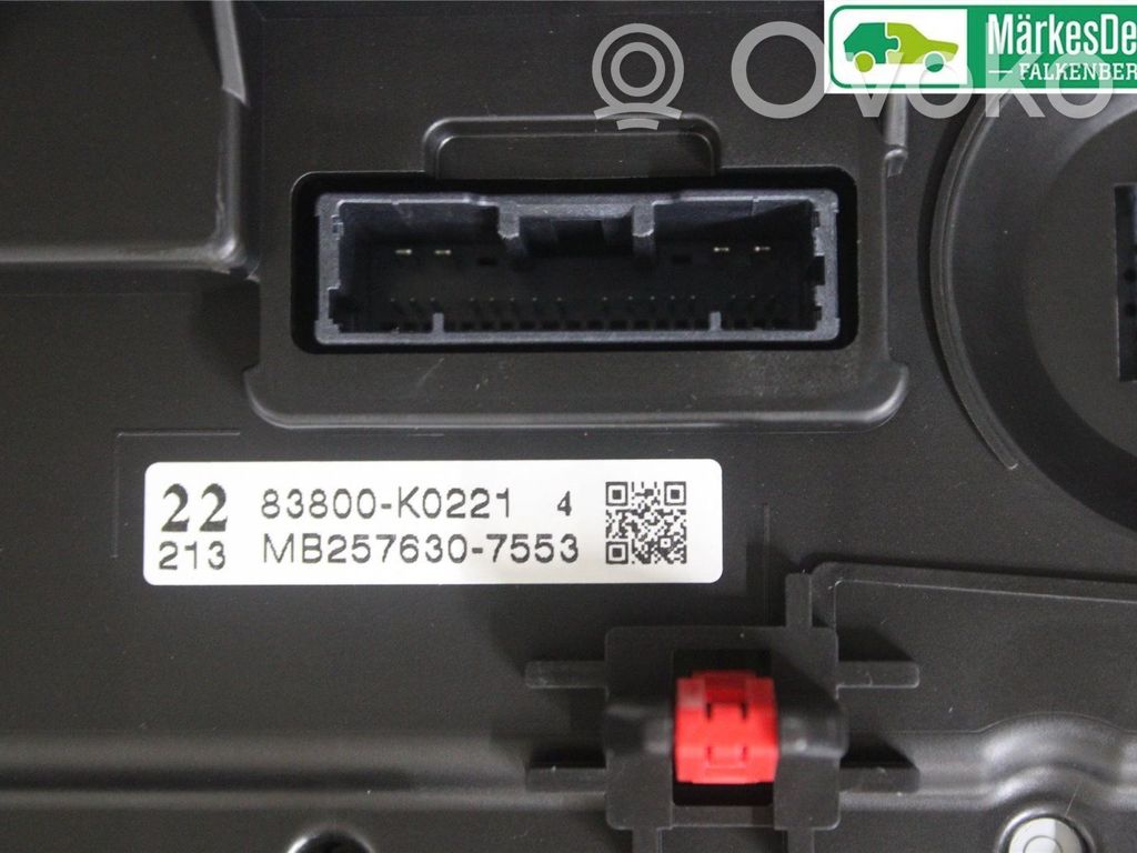 Toyota Yaris XP210 Tachimetro (quadro strumenti) 