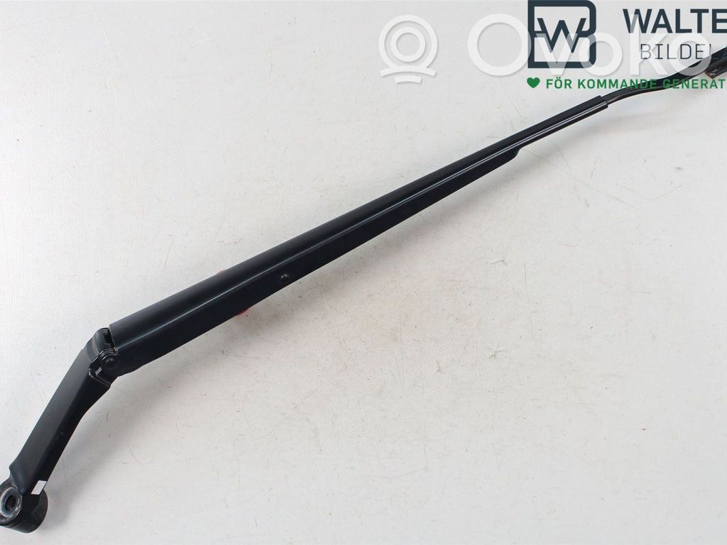 Toyota Corolla Cross Brazo del limpiaparabrisas delantero 