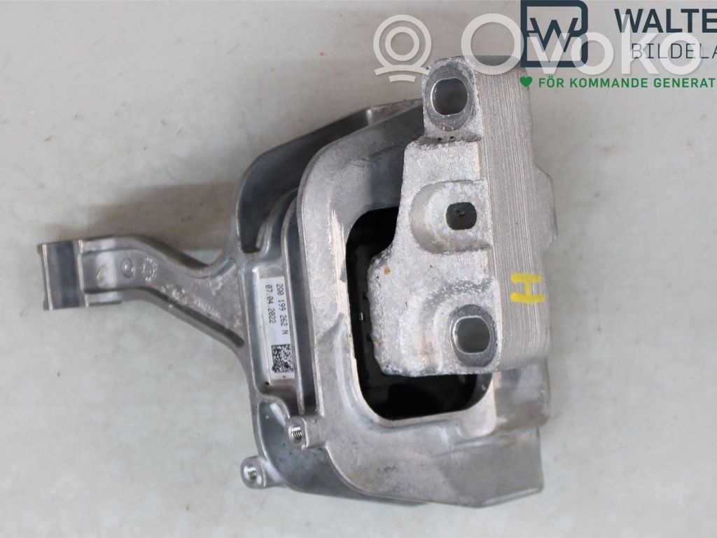 Volkswagen Taigo Engine mounting bracket 