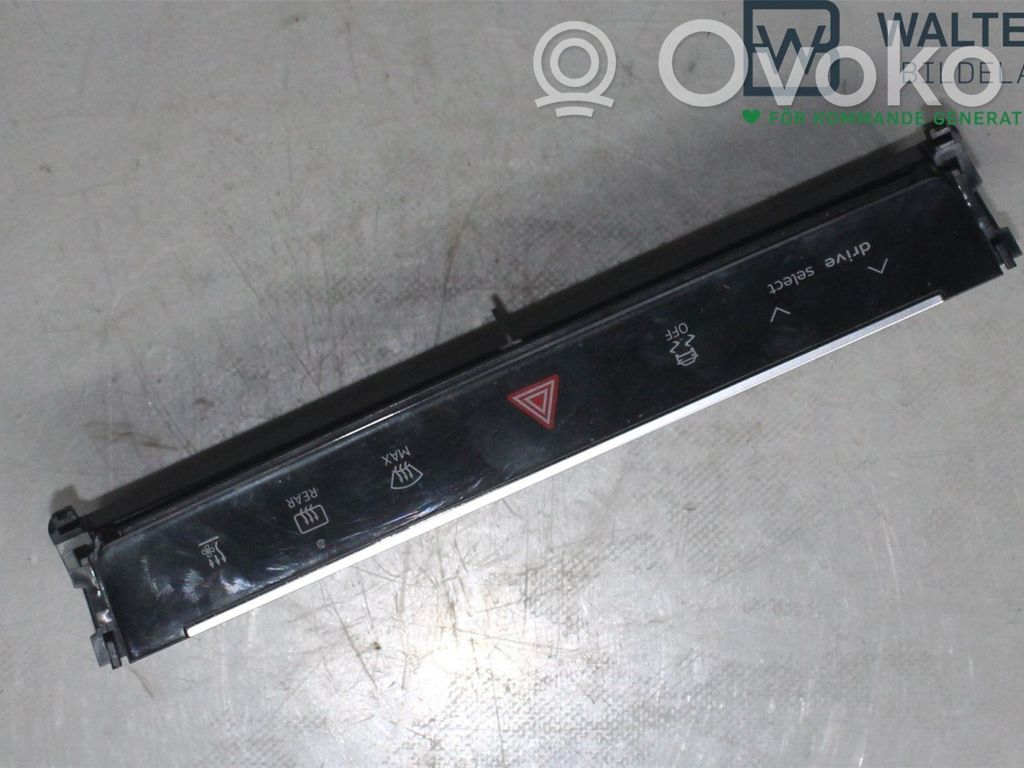 Audi Q8 Botón interruptor de luz de peligro 