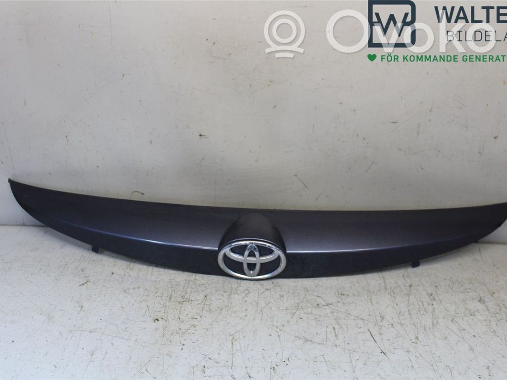 Toyota Auris E180 Moldura de la puerta trasera