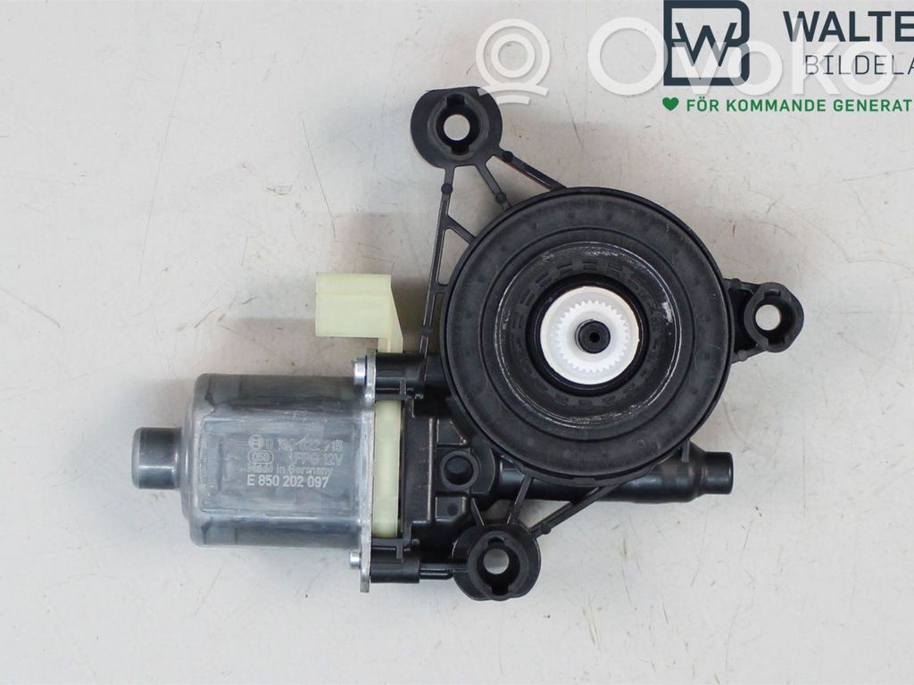 Volkswagen Golf VIII Motorino alzacristalli della portiera anteriore 